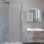 Lippa Peroj 1 * Πούλα