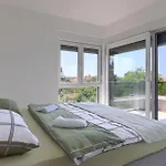 Lippa Peroj 1 *