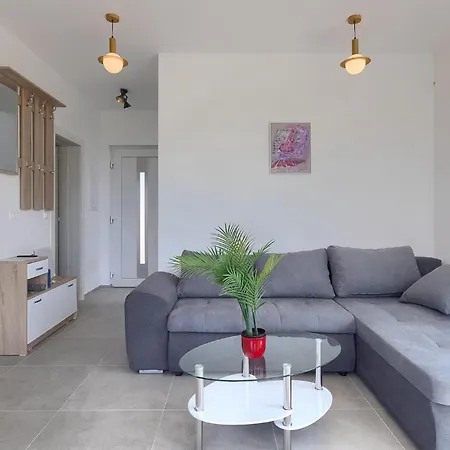 Lippa Peroj 1 Holiday home Pula