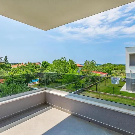 Lippa Peroj 1 Holiday home Pula