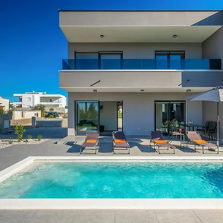 Lippa Peroj 1 Holiday home Pula