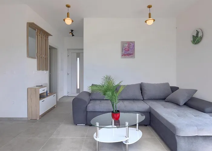 Lippa Peroj 1 펜션 풀라