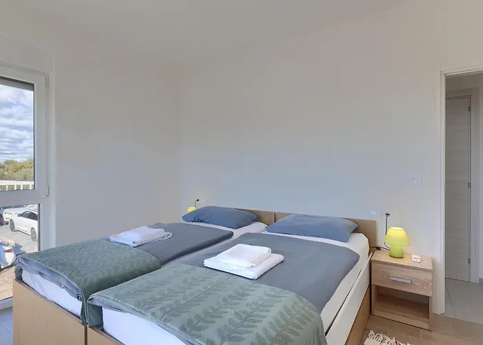 Lippa Peroj 1 * 풀라