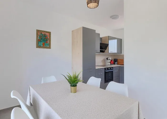 Lippa Peroj 1 풀라