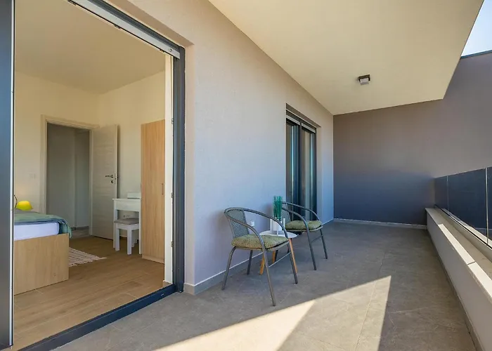 Lippa Peroj 1 * 풀라