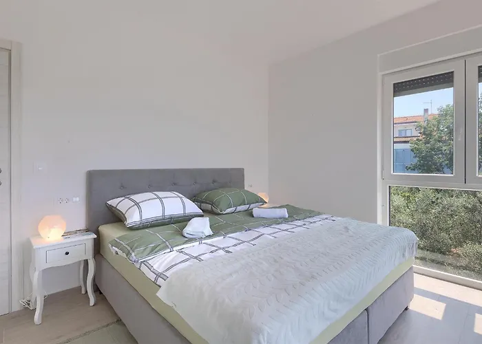 Lippa Peroj 1 * 풀라