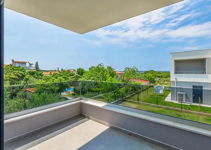 Lippa Peroj 1 펜션 풀라