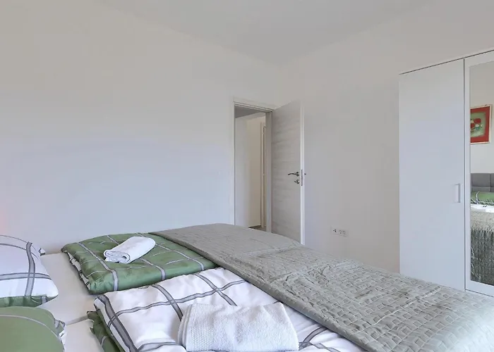 Lippa Peroj 1 펜션 풀라