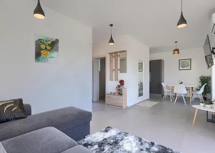 Lippa Peroj 1 풀라