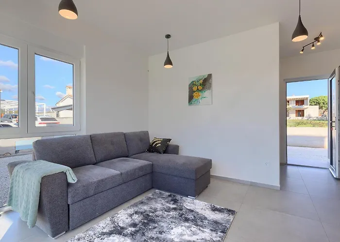 Lippa Peroj 1 * 풀라