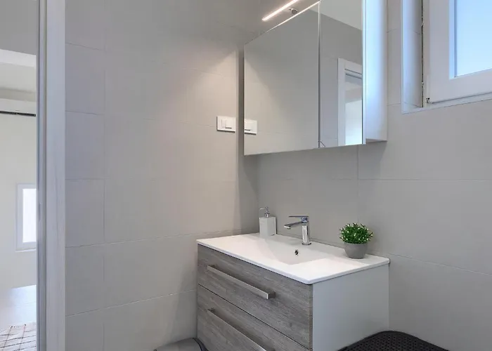 Lippa Peroj 1 풀라